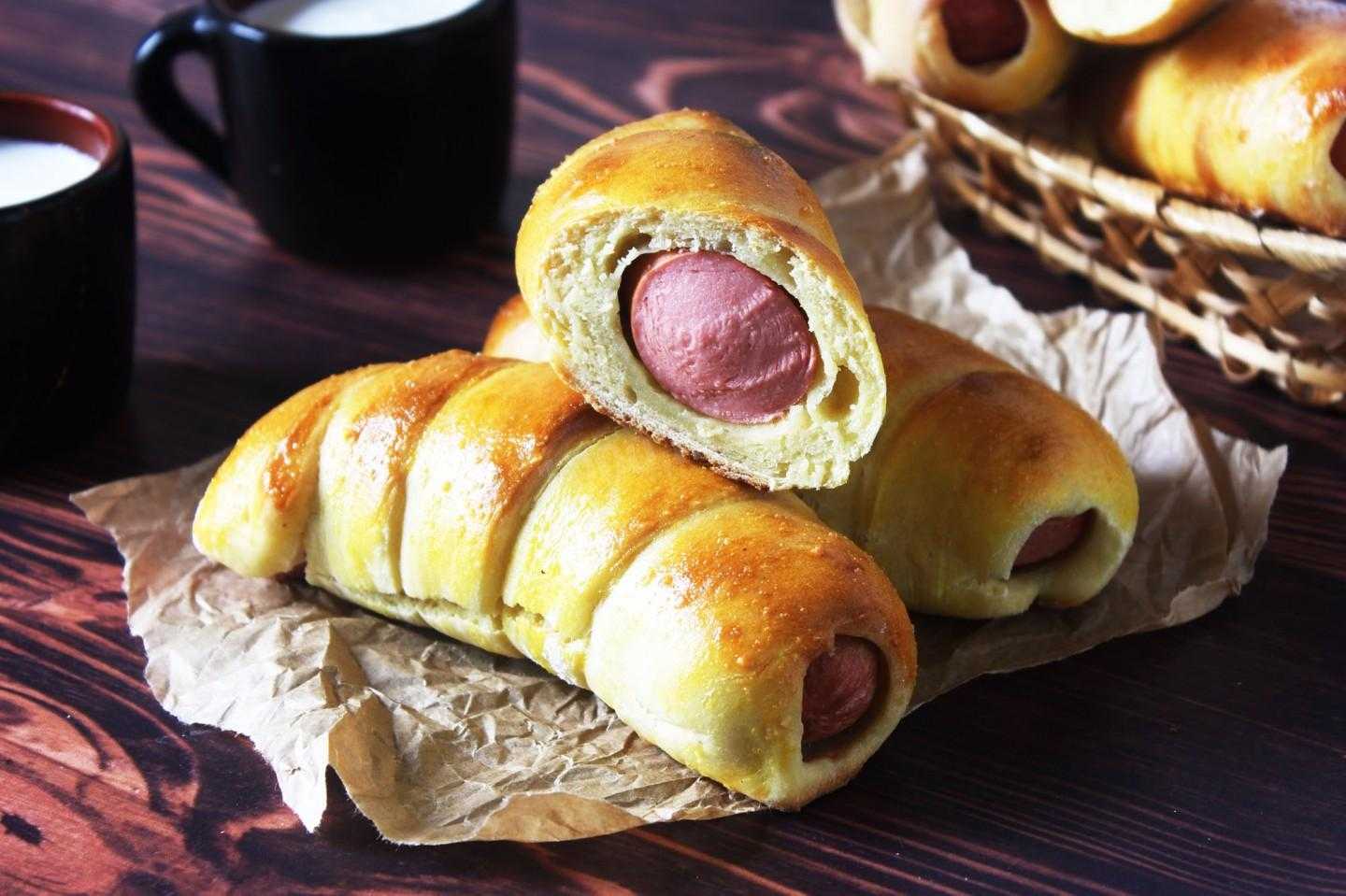 Сосиски в слоеном тесте в духовке - 12 самых вкусных рецептов