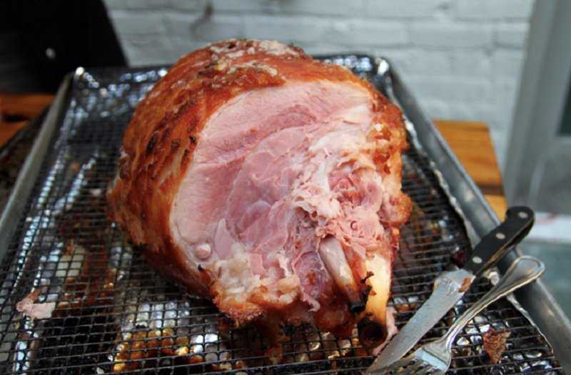 Свинина в духовке — 7 вкусных рецептов сочной и мягкой свинины