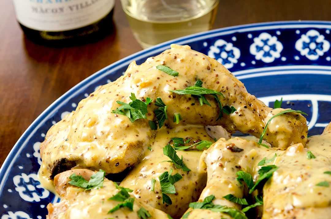 Куриные ножки на сковороде – как вкусно пожарить и потушить куриные голени и бедрышки