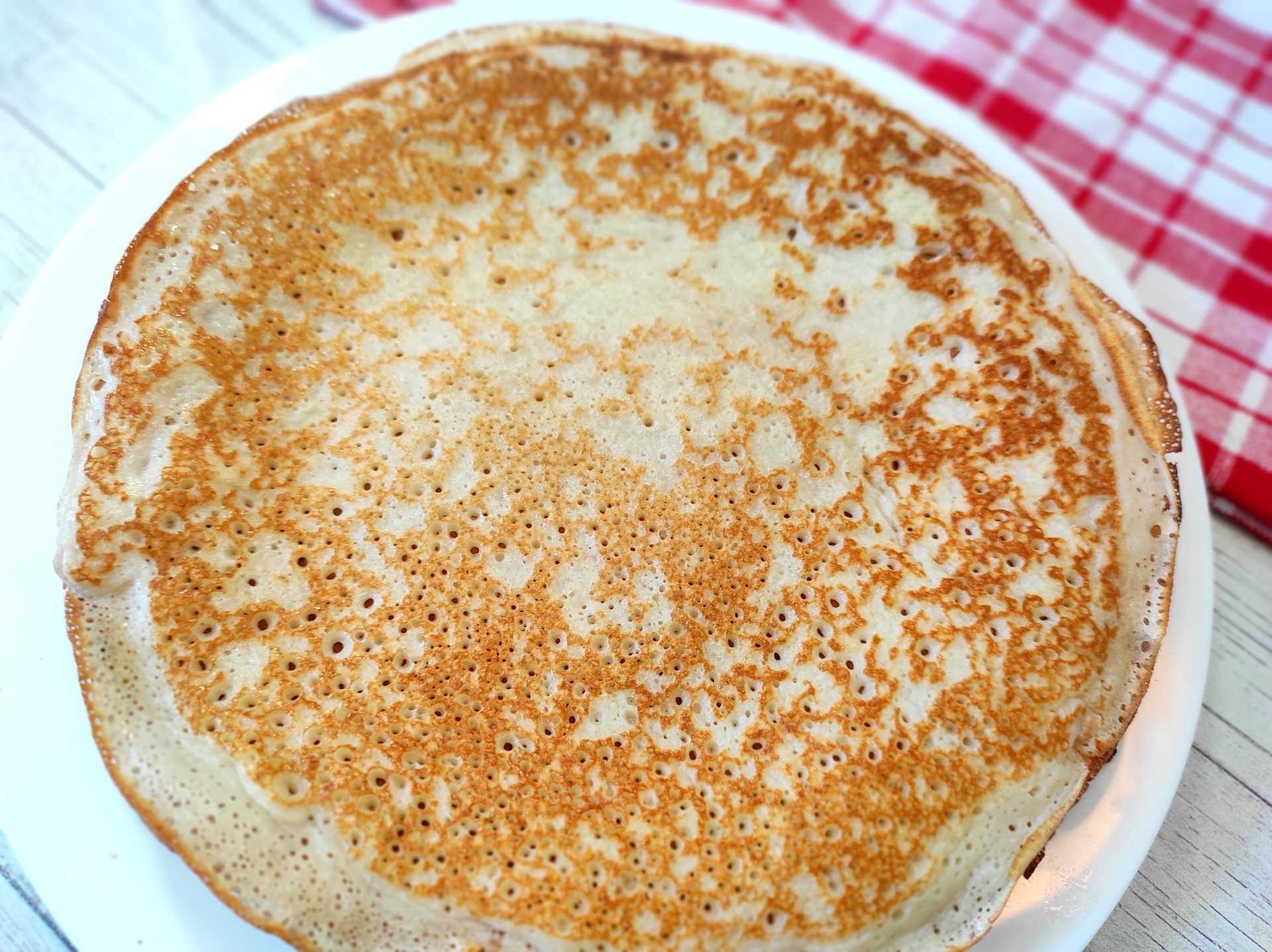 Блины на воде. топ 10 вкусных пошаговых рецептов тонких блинов с дырочками