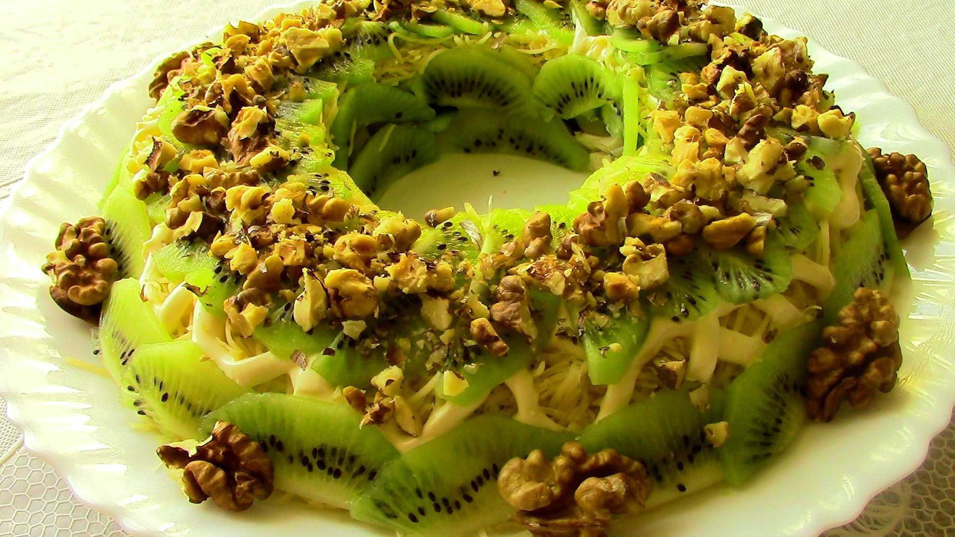 Салаты с киви — простые и вкусные рецепты