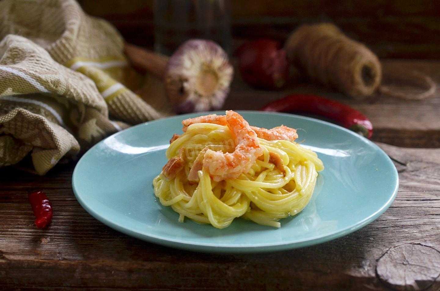 Паста карбонара с беконом и сливками классическая