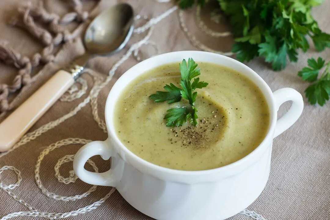15 супов-пюре из брокколи, которые разнообразят твой рацион