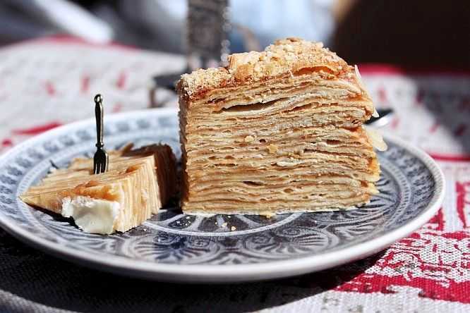 Любите порадовать своих домочадцев вкусными десертами из блинчиков Если да, то наш рецепт специально для вас, сегодня мы приготовим удивительный тортик, под названием Крепвиль