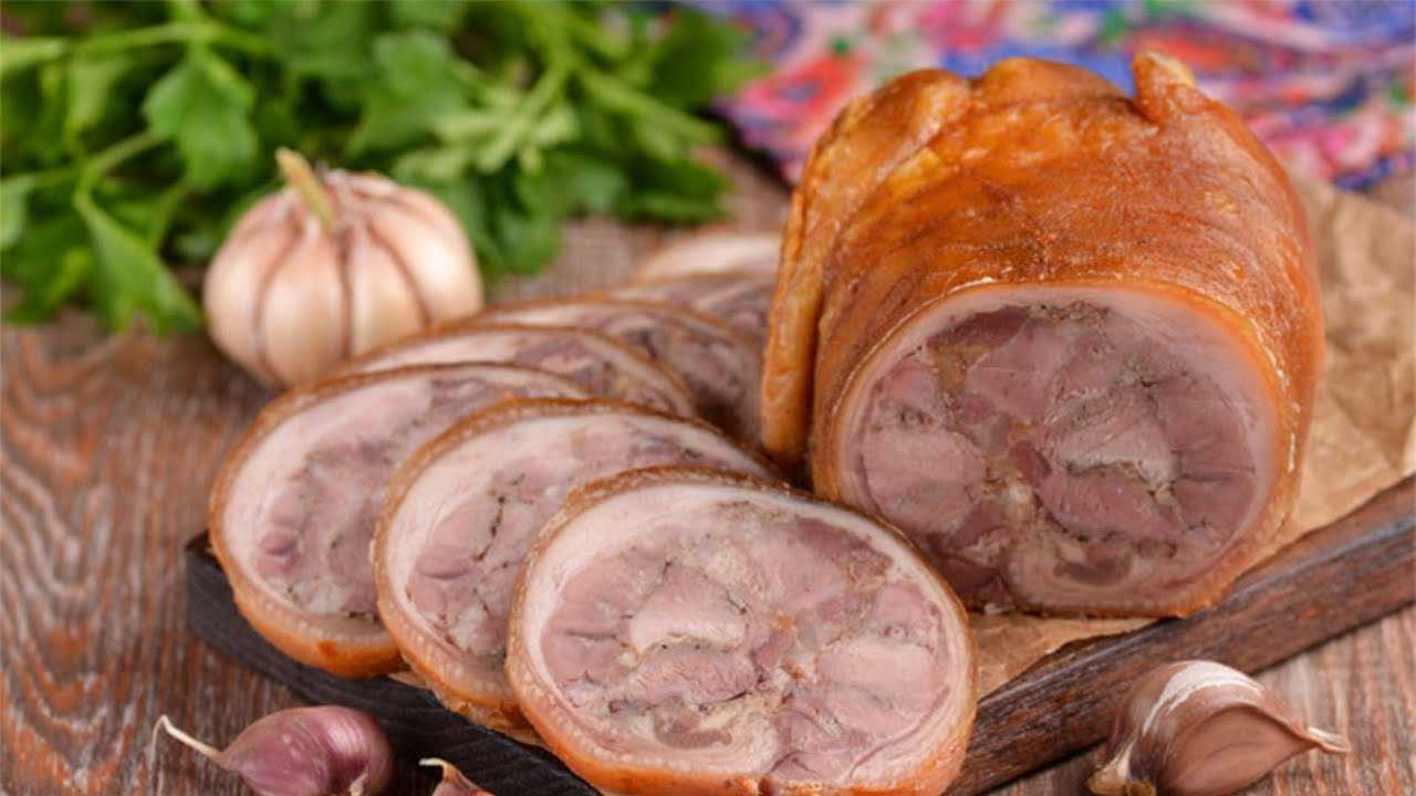 Рулет из вареной свиной рульки рецепт с фото пошагово - 1000.menu