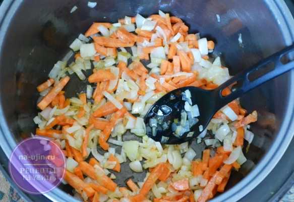 Гречка с луком и морковью на сковороде
