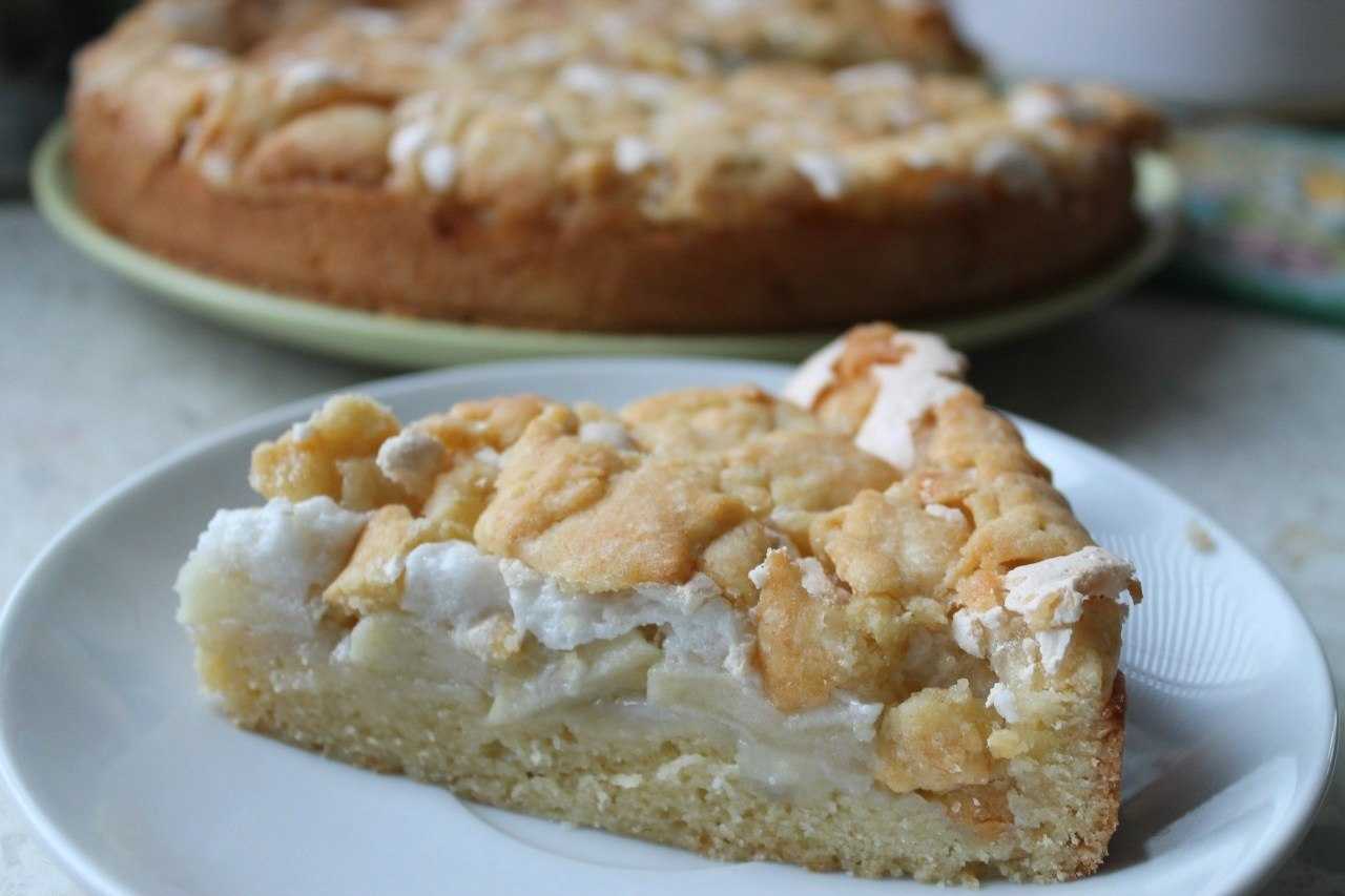 Польский пирог с яблоками и безе