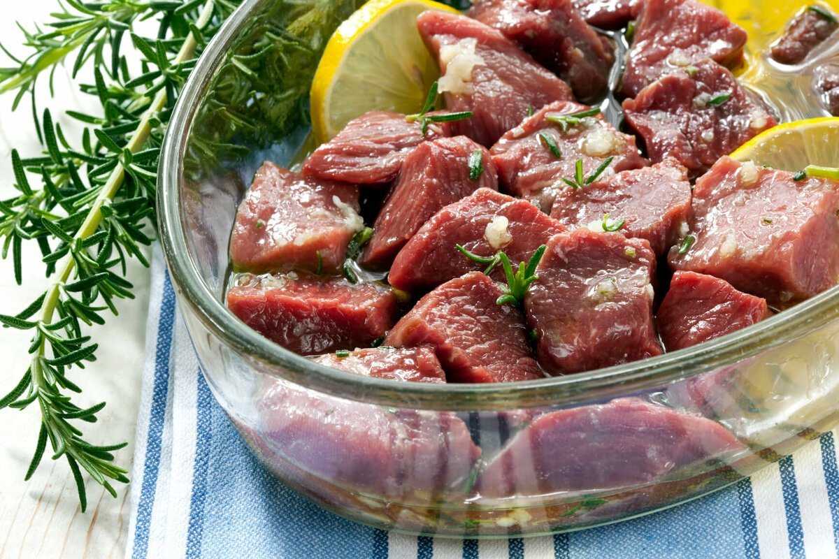 Свинина в духовке — 7 вкусных рецептов сочной и мягкой свинины