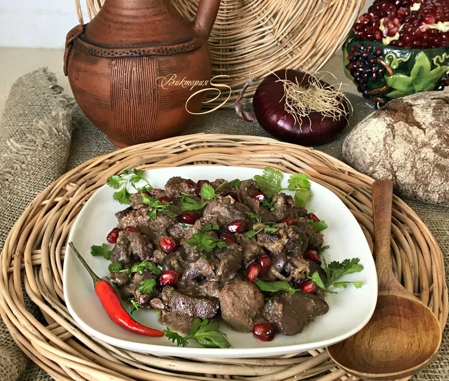 Кучмачи – это блюдо грузинской кухни, колоритное, пряное, острое, его название переводится примерно, как желудок-потроха, готовится из самых разных потрохов, в том числе из куриных