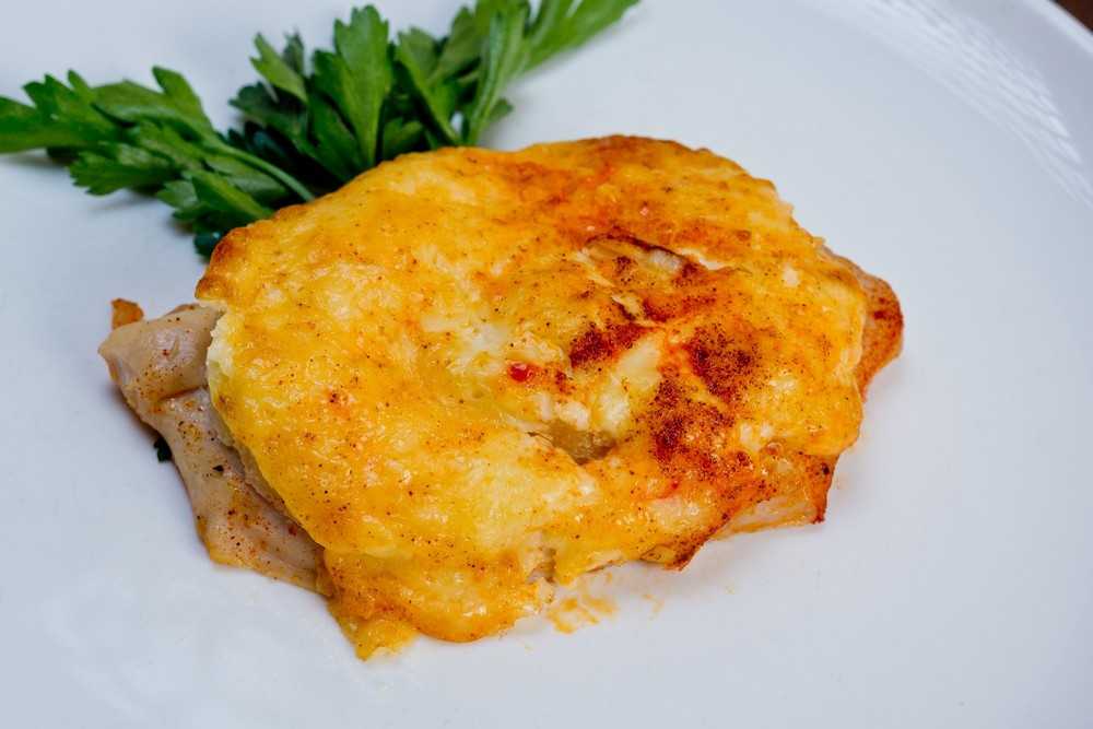 Курица с ананасами в духовке по-французски