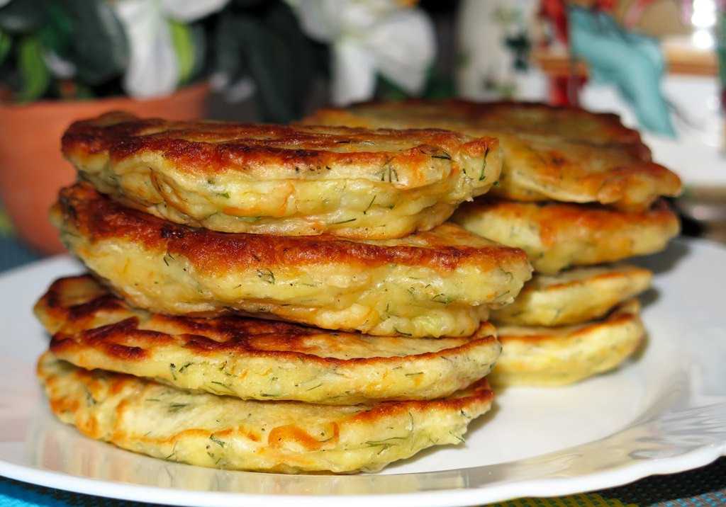 Оладьи с сыром на сковороде рецепт с фото пошагово и видео - 1000.menu