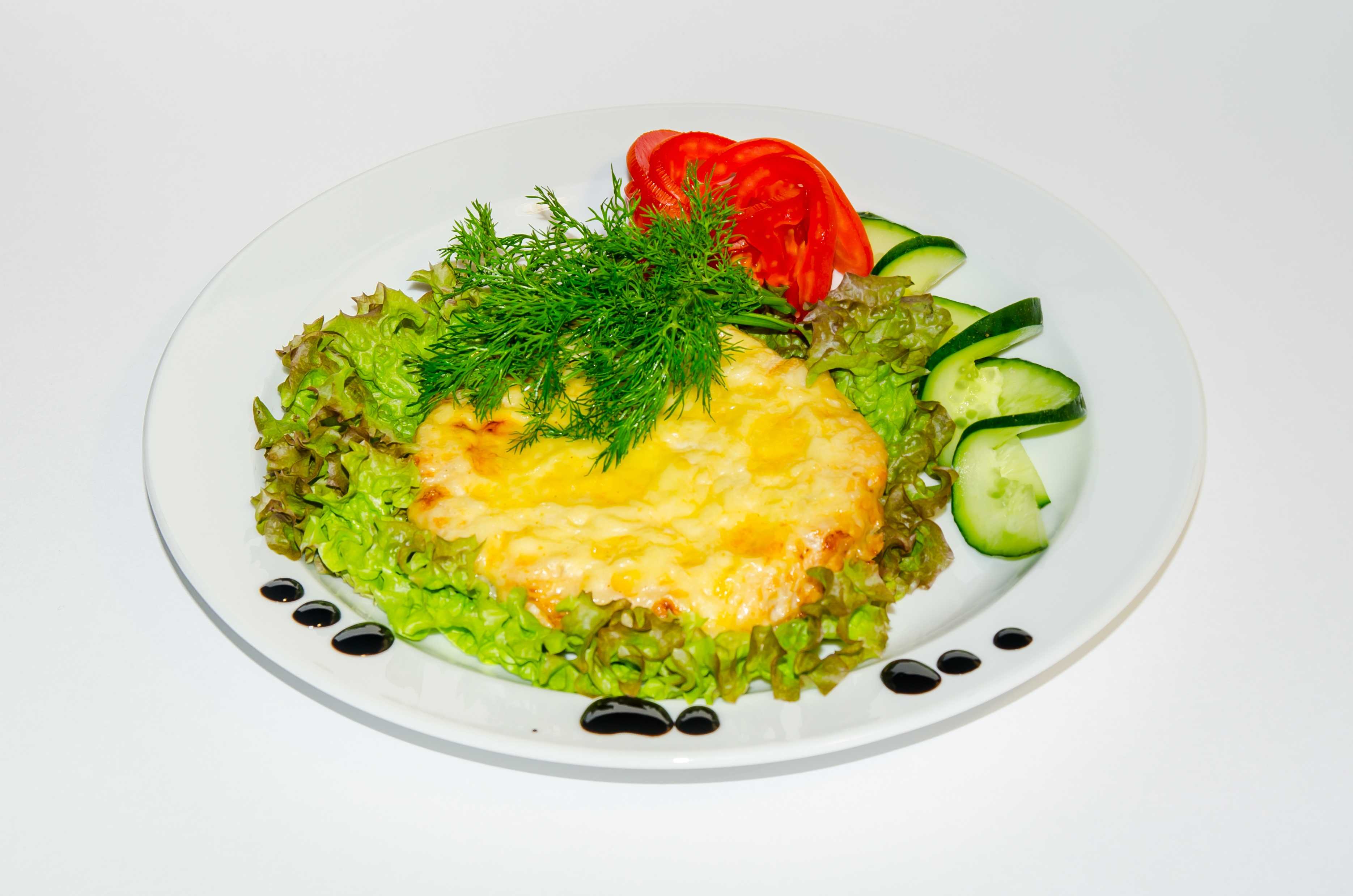 Минтай в духовке — 14 вкусных рецептов запеченной рыбы
