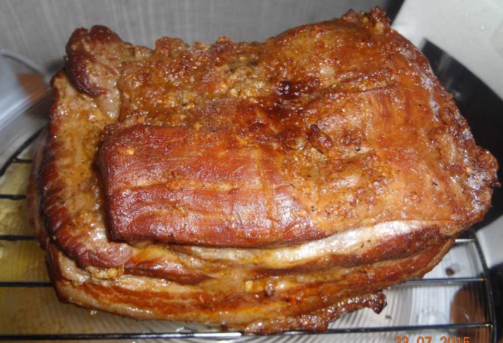 Предлагаю вашему вниманию слегка специфическое, но очень вкусное блюдо Если вы еще не знаете, как приготовить рулет из пузанины в духовке, тогда этот рецепт для вас