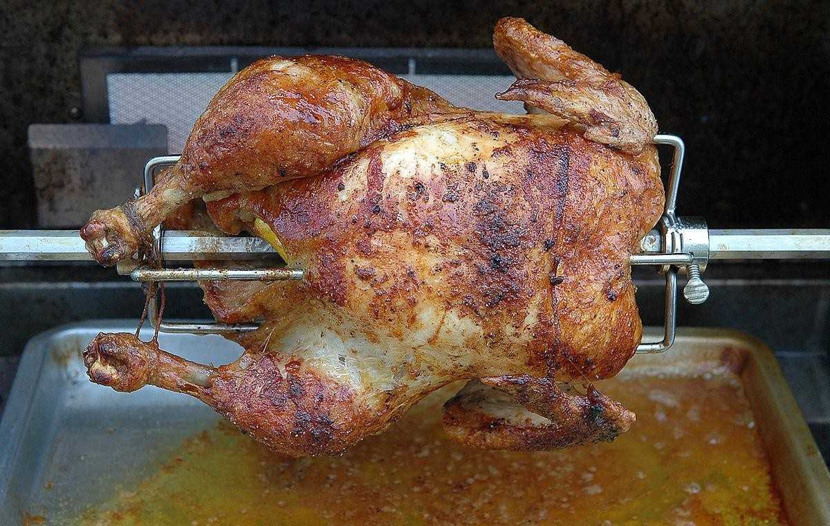 Курица гриль в духовке на вертеле целиком с корочкой рецепт с фото пошагово - 1000.menu
