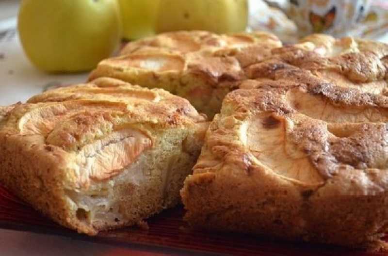 Шарлотка в мультиварке «поларис» с яблоками, грушами