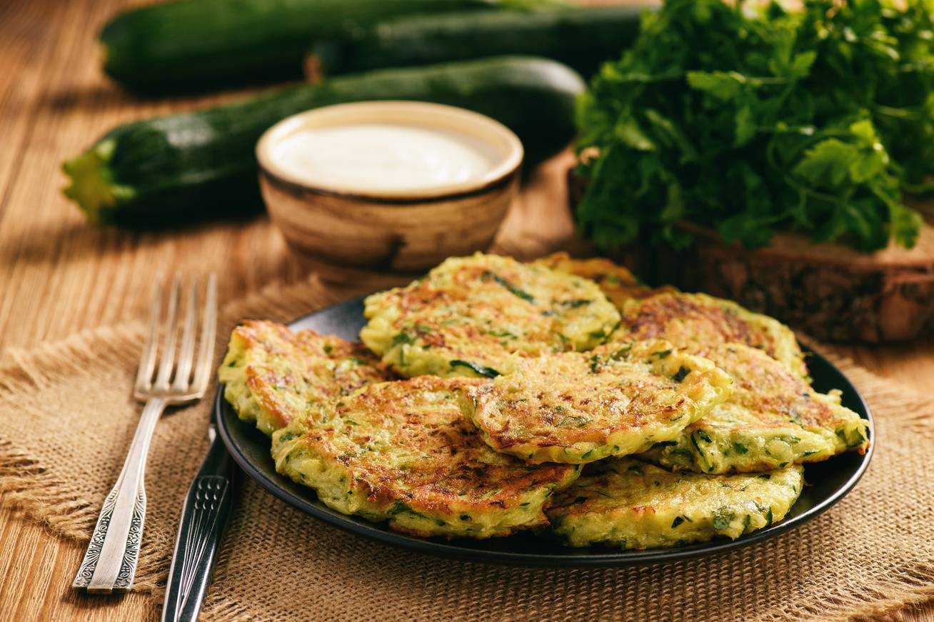 Оладьи из кабачков — самые вкусные и простые рецепты