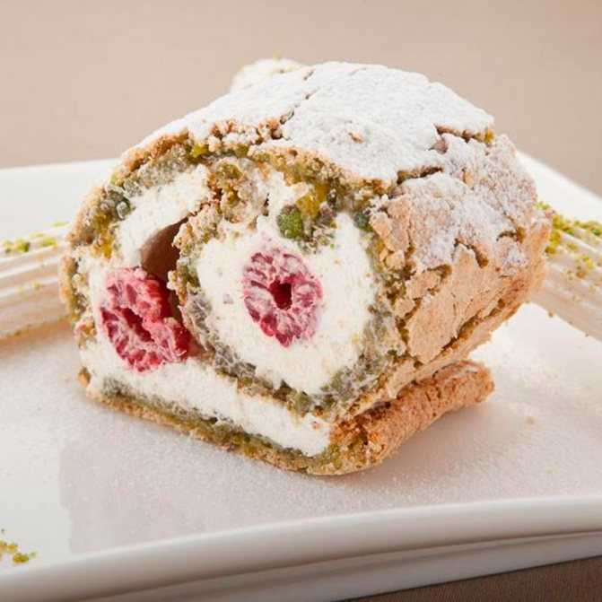 Рецепт меренгового рулета с фисташками, малиной и макскарпоне в домашних условиях с фото пошагово