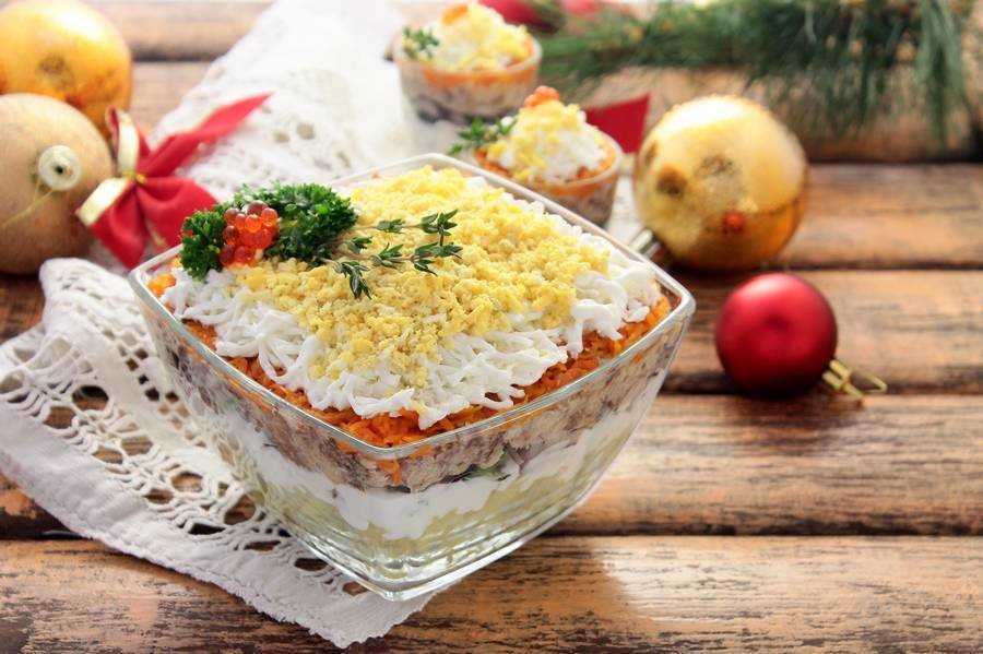 Салат мимоза с консервами — 8 классических рецептов