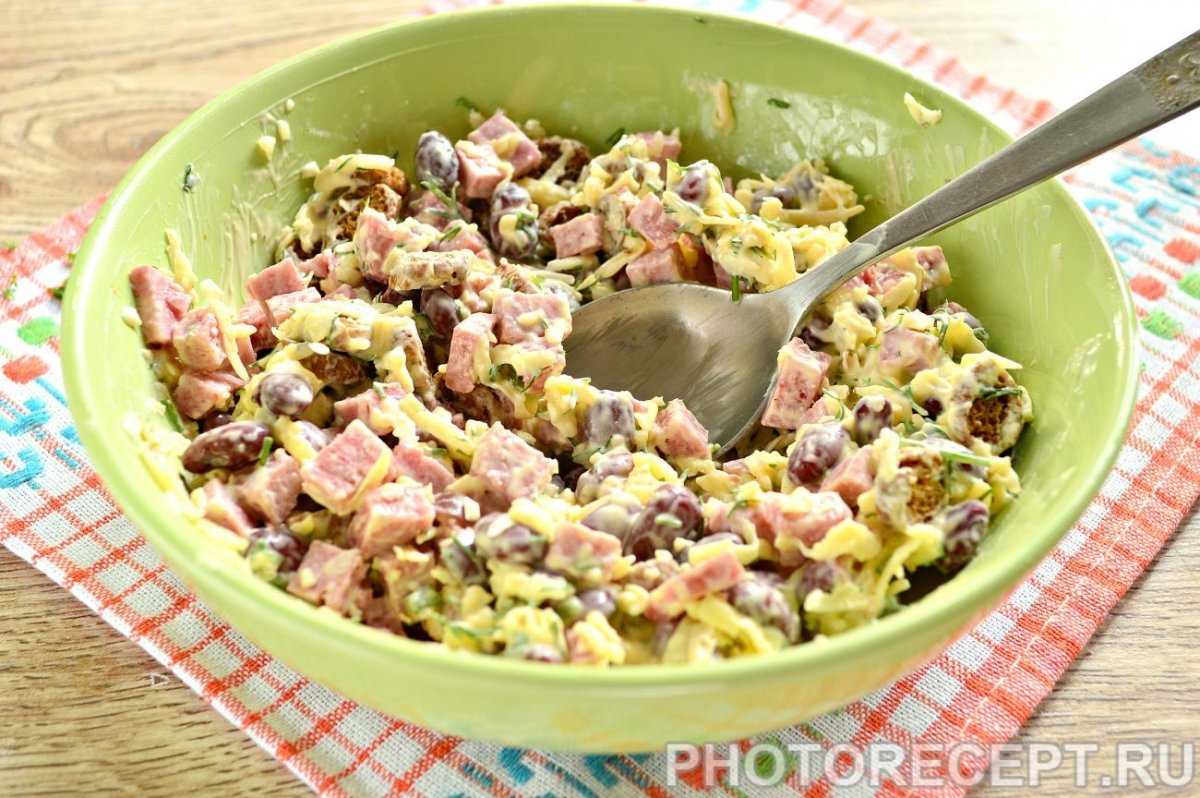 Салат с сухариками — 20 очень вкусных рецептов приготовления