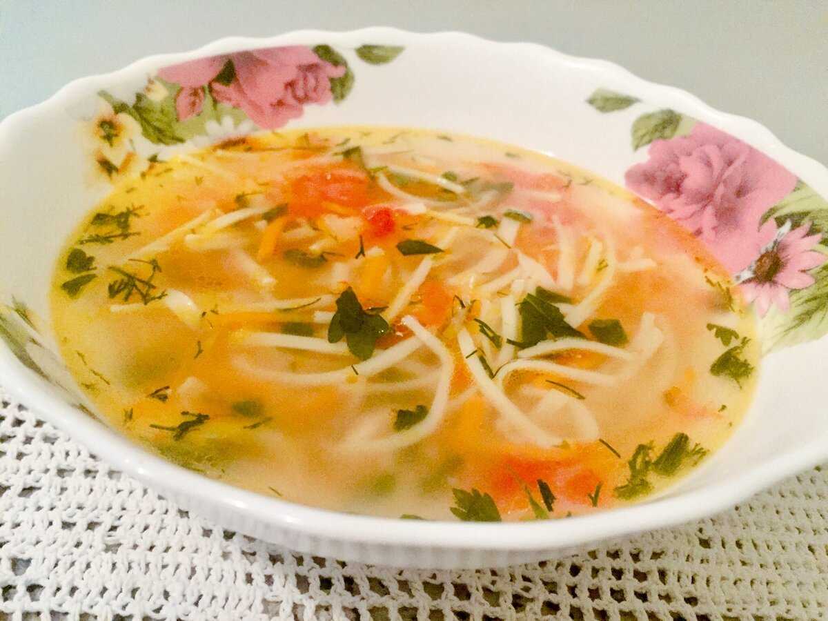 Домашняя лапша для куриного супа, рецепт на яйцах и без