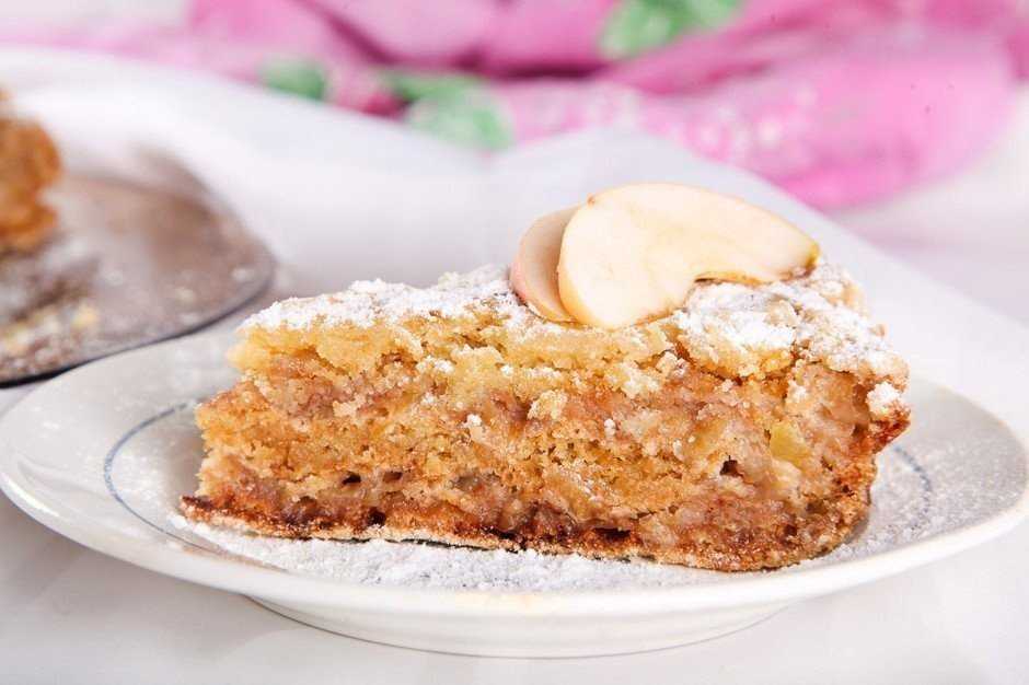 Насыпной яблочный пирог  три стакана с манкой