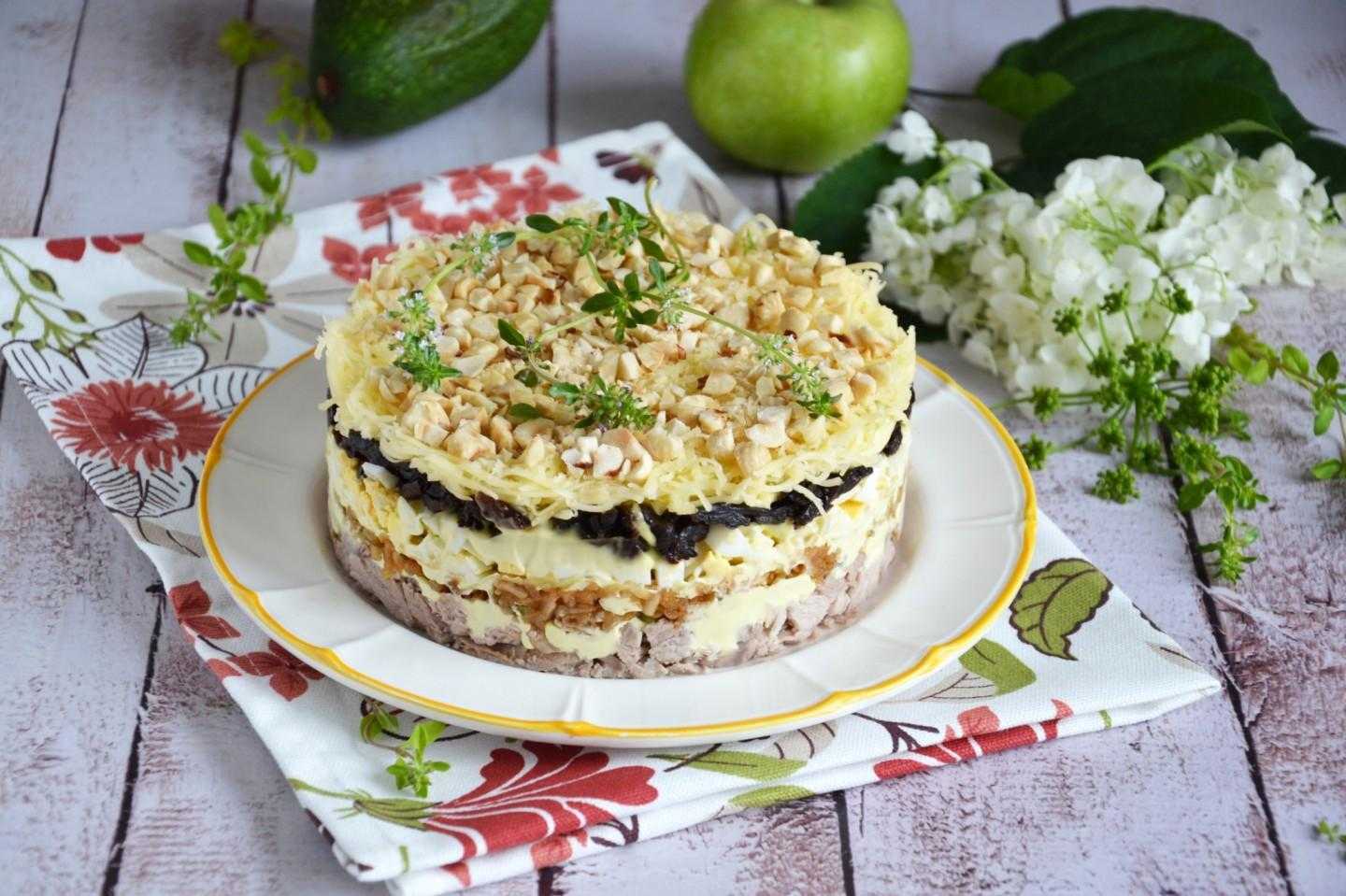 Салаты из копченой курицы и чернослива - рецепты с фото