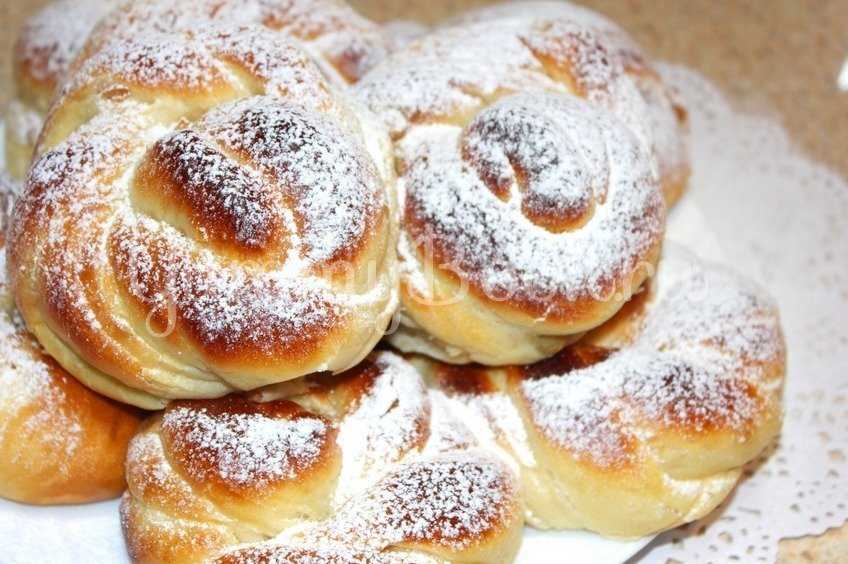 Булочки из дрожжевого теста в духовке. 10 простых и вкусных рецептов