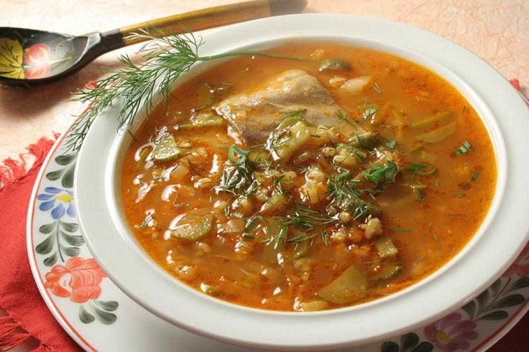 Рассольник с перловкой и солеными огурцами — 15 сытных и вкусных рецептов