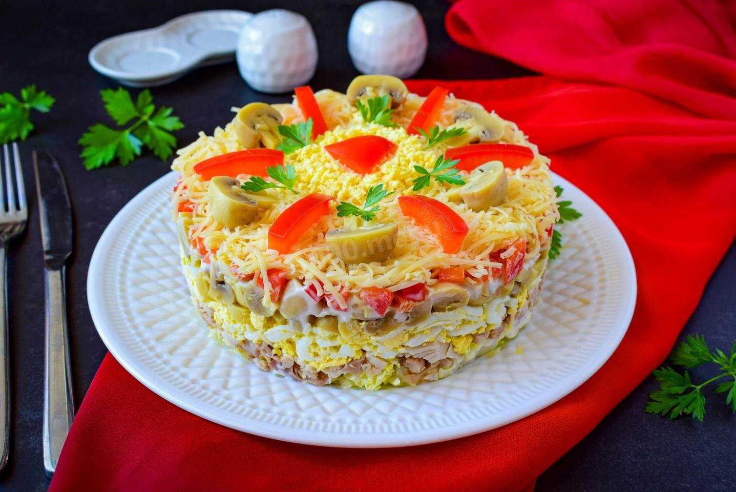 Салат с крабовыми палочками и кукурузой: 5 классических рецептов