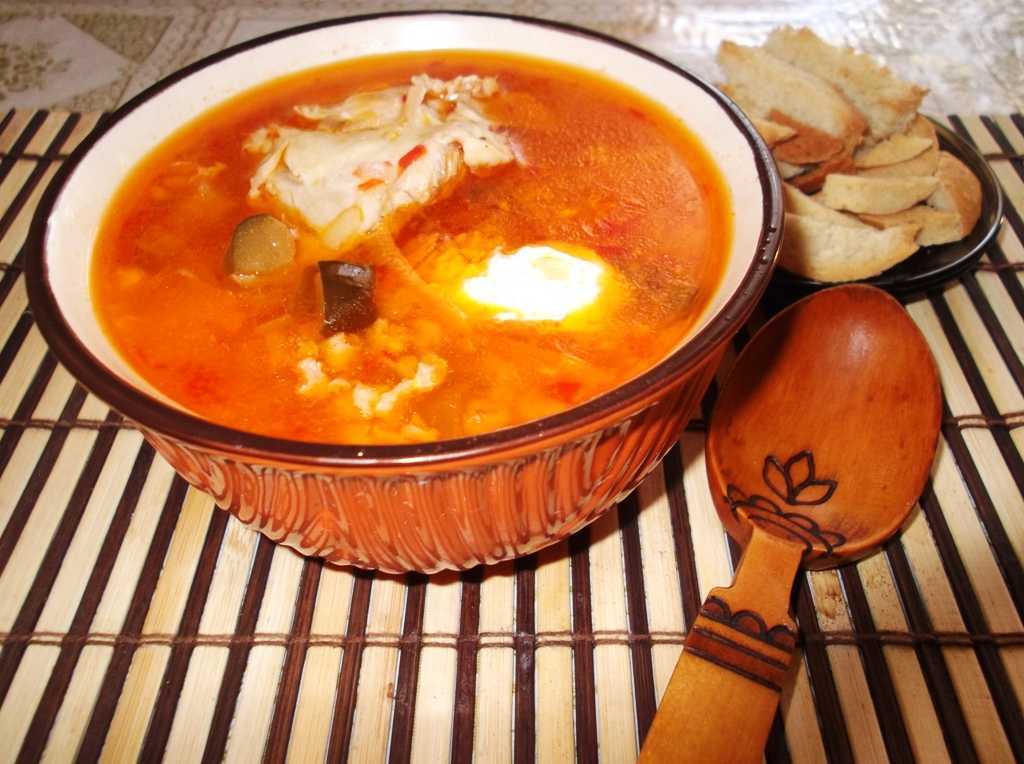 Рассольник с перловкой и солеными огурцами — 4 рецепта + видео