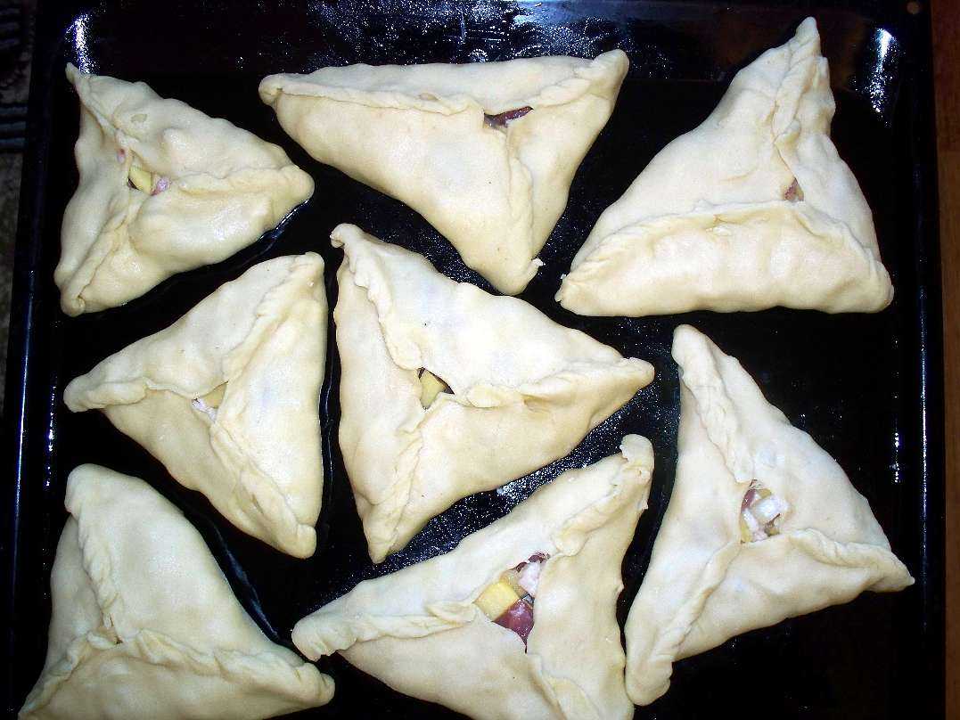 Эчпочмак по-татарски из дрожжевого теста с мясом и картошкой