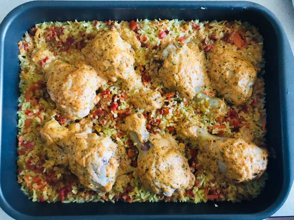 Куриные голени с рисом в духовке