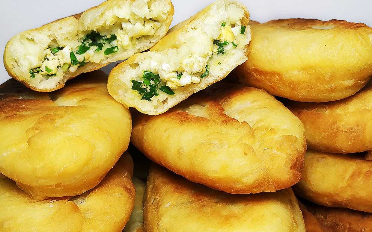 Пирожки с солеными огурцами — 7 рецептов с фото