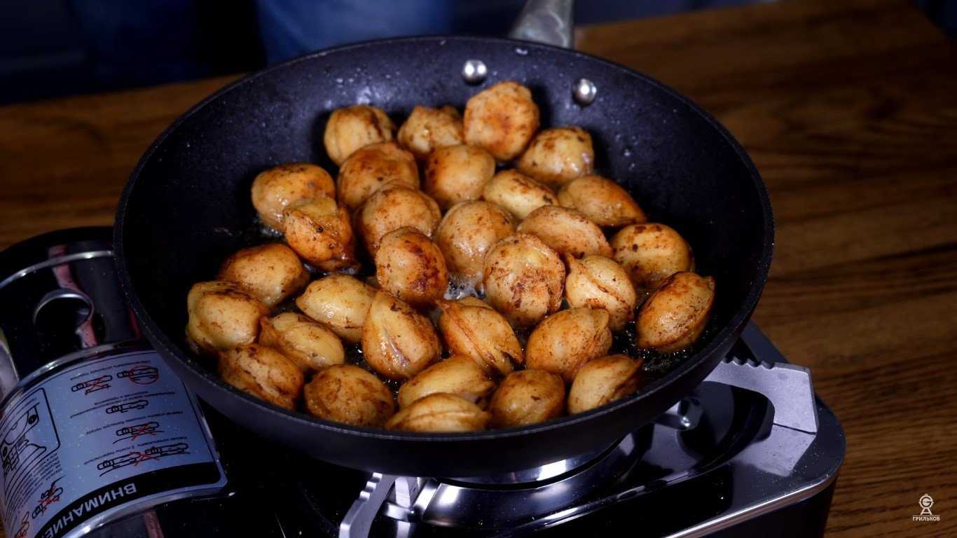 Как вкусно пожарить пельмени на сковороде: замороженные и вареные - onwomen.ru