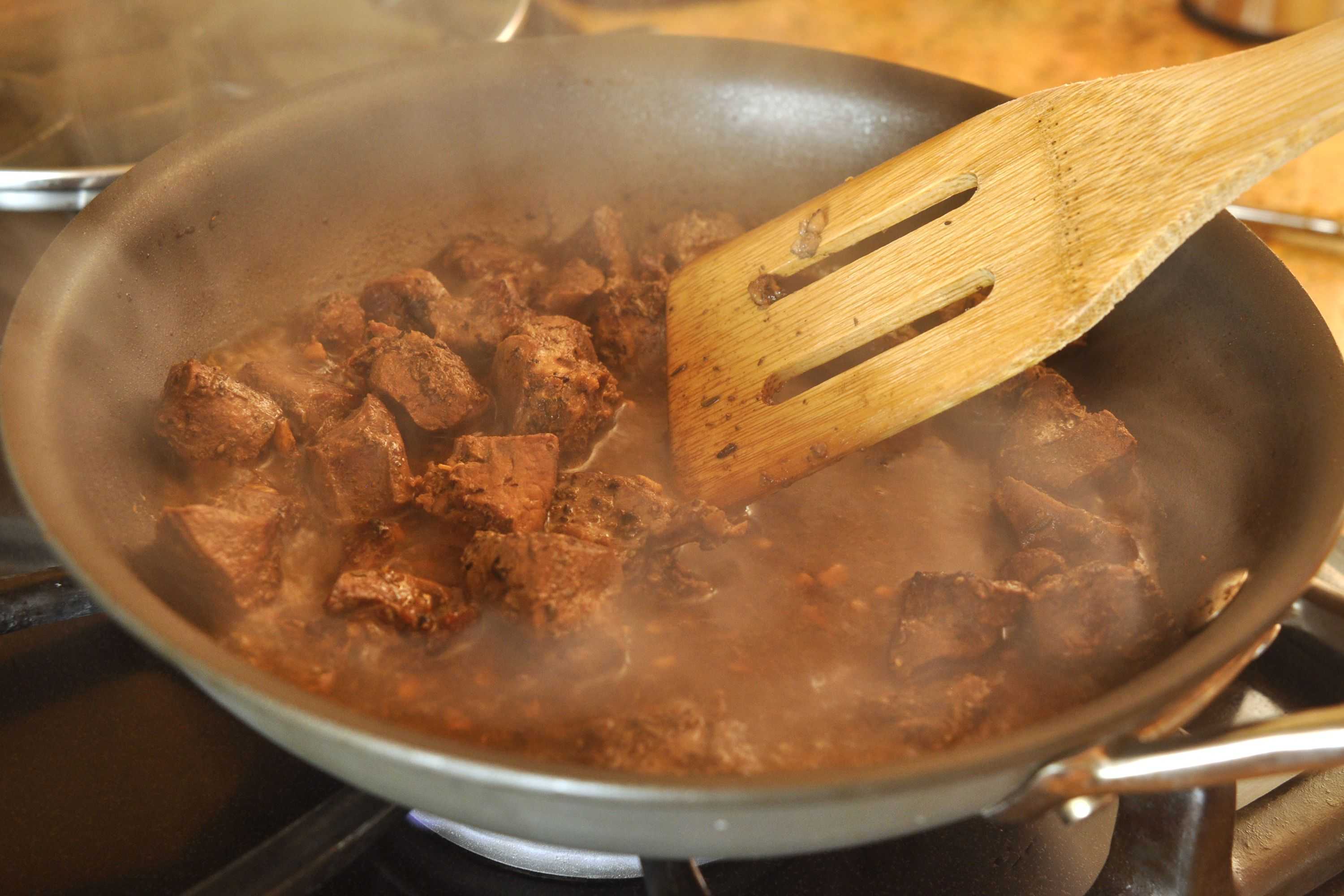 Жареные куриные сердечки с луком: 7 вкусных рецептов приготовления