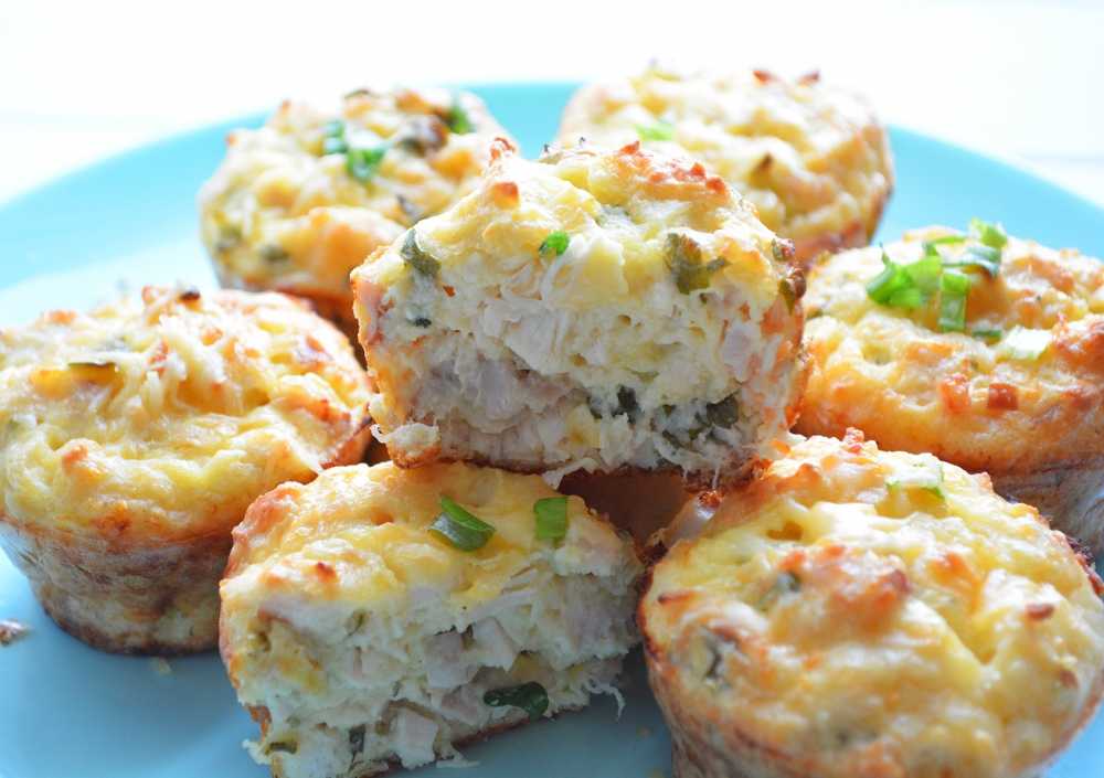 Вашему вниманию - великолепная закуска, куриные маффины с сыром Готовится довольно просто, однако на любом званом ужине или праздничном столе она будет смотреться очень органично