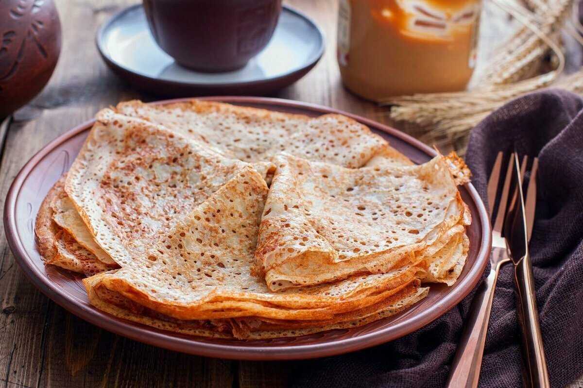 Блины на воде: 9 рецептов вкусных блинчиков с яйцами и без них