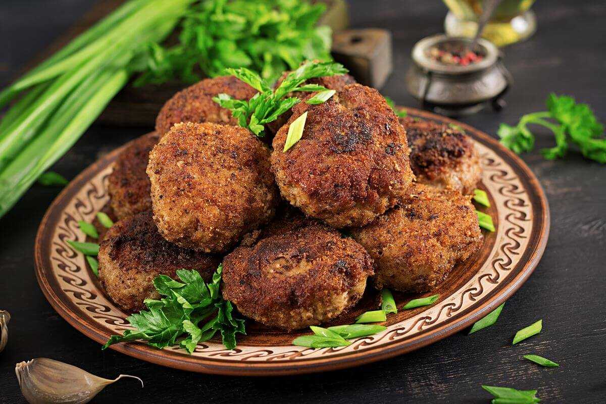 Сочные аппетитные котлеты — рецепты приготовления мяса в домашних условиях