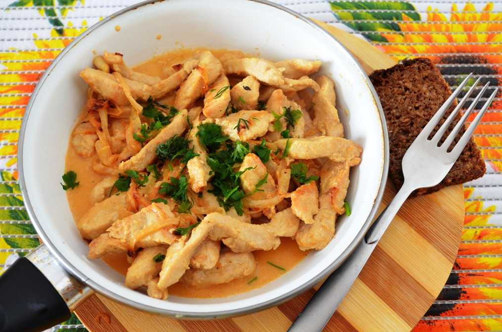 Рецепт бефстроганов из курицы со сметаной