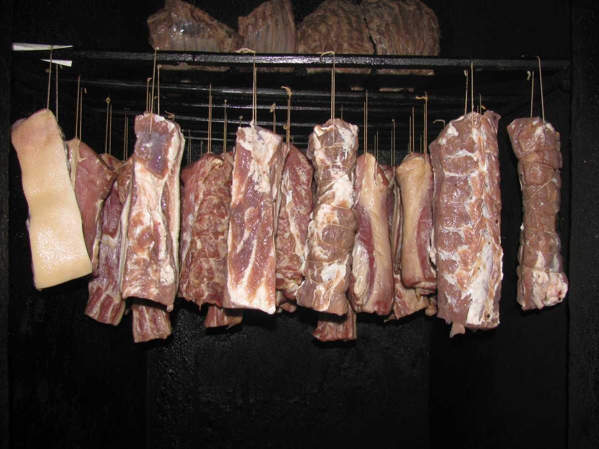 Правила и особенности копчения свинины