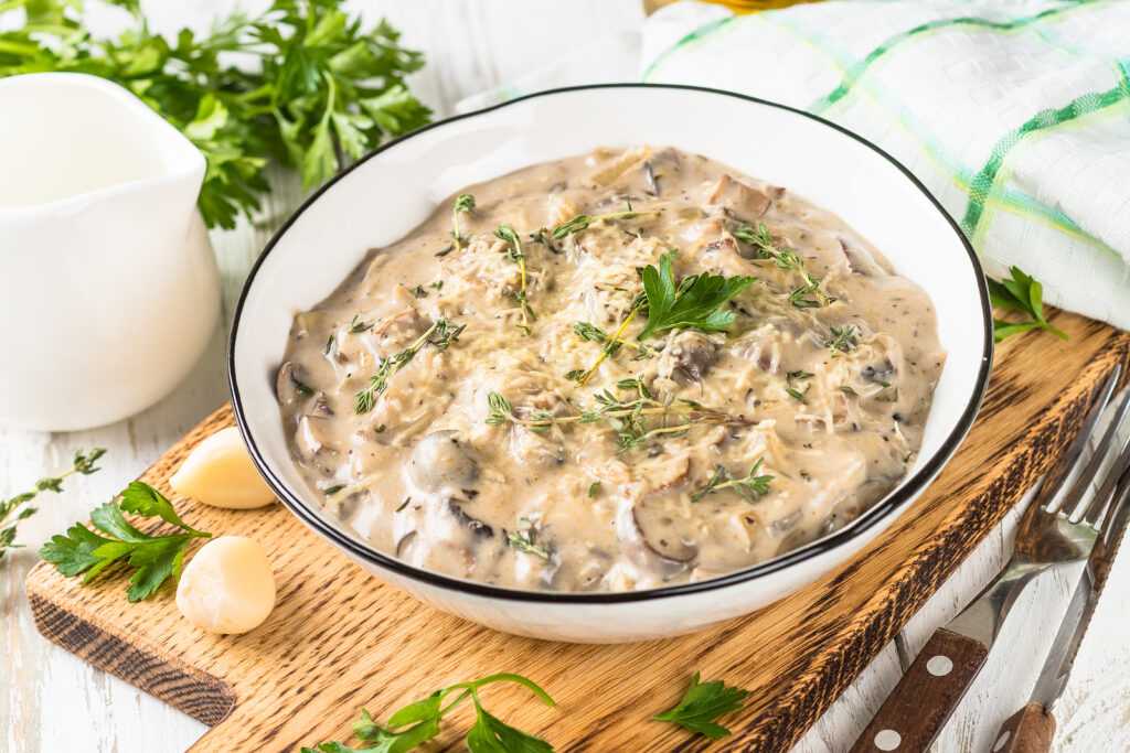 Шампиньоны в сметане - 182 рецепта приготовления пошагово - 1000.menu