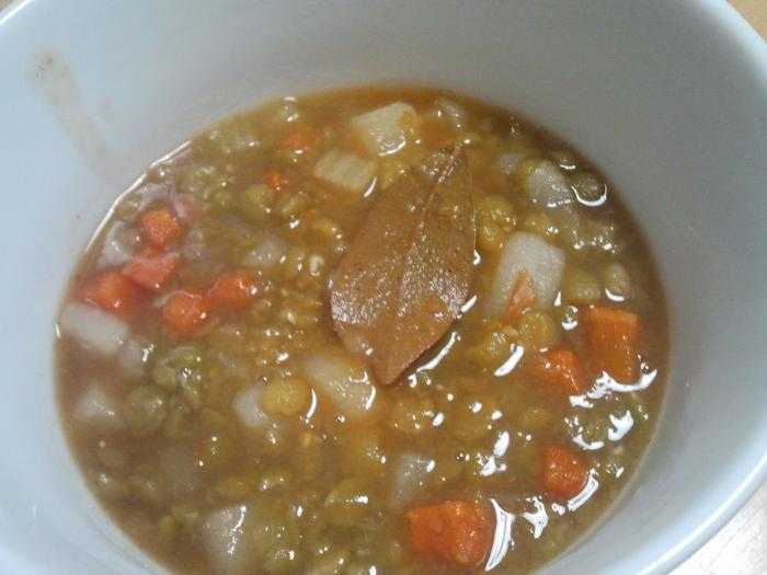 С каким мясом готовить гороховый суп: советы и секреты