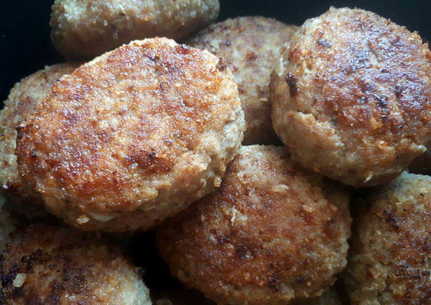 Сочные котлеты из куриного фарша, жаренные на сковороде – 9 очень вкусных рецептов