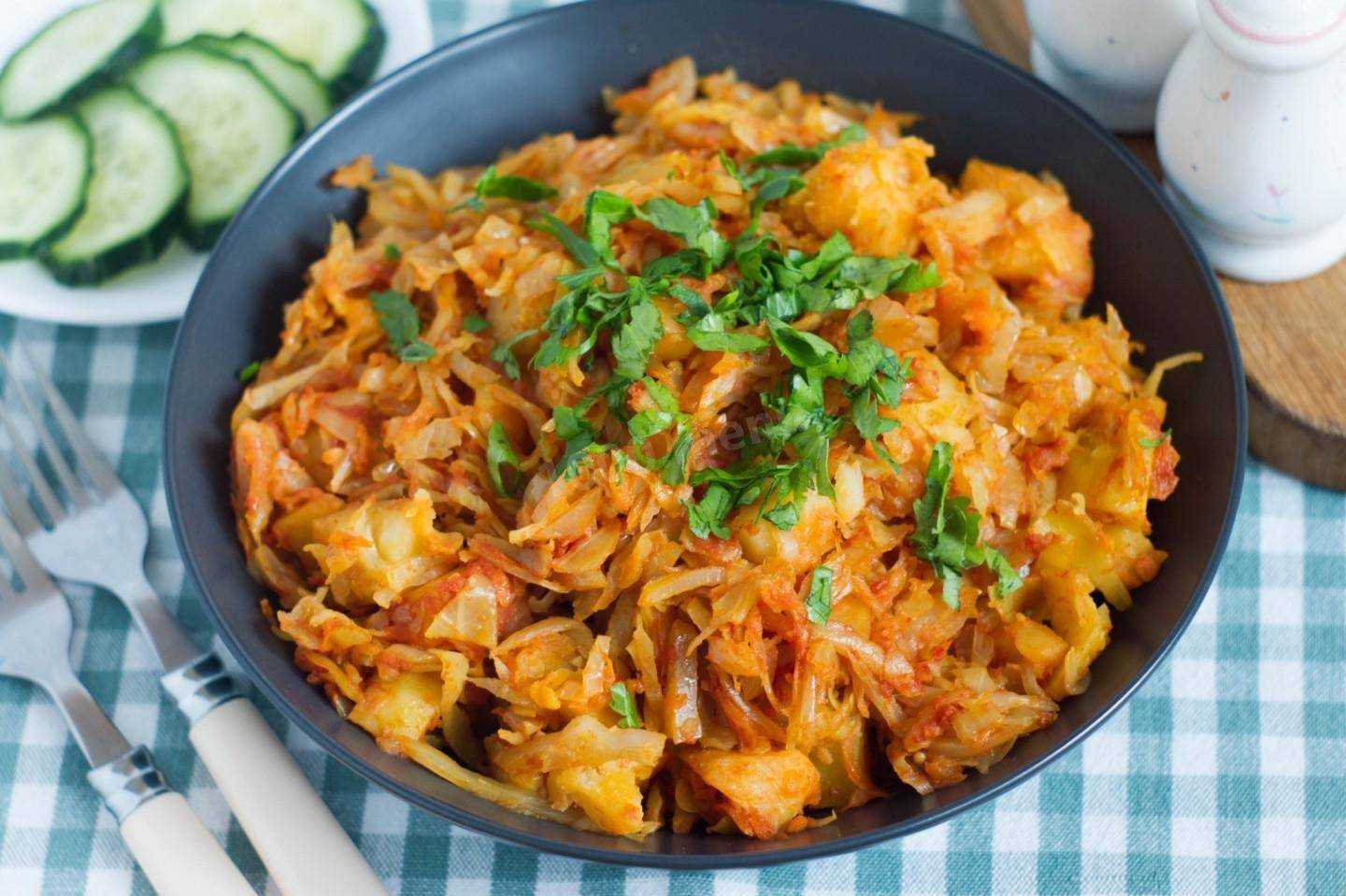 Приготовление капусты тушёной с фаршем и рисом: описаны три разных рецепта