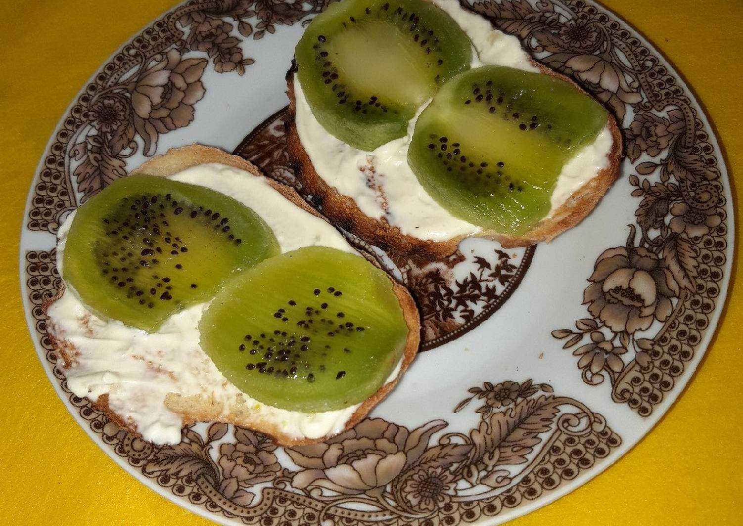 Бутерброды с киви – 6 вкусных и необычных рецептов