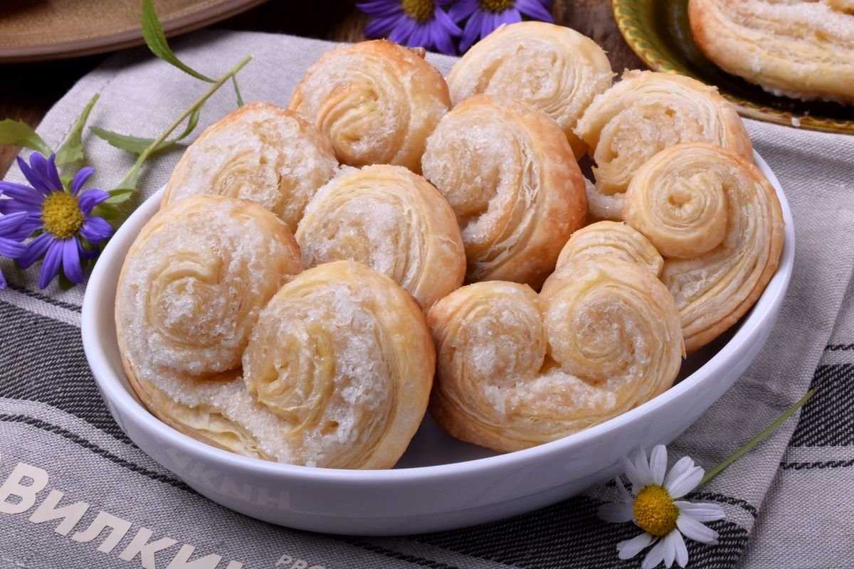 Печенье из готового слоеного теста "ушки с корицей"