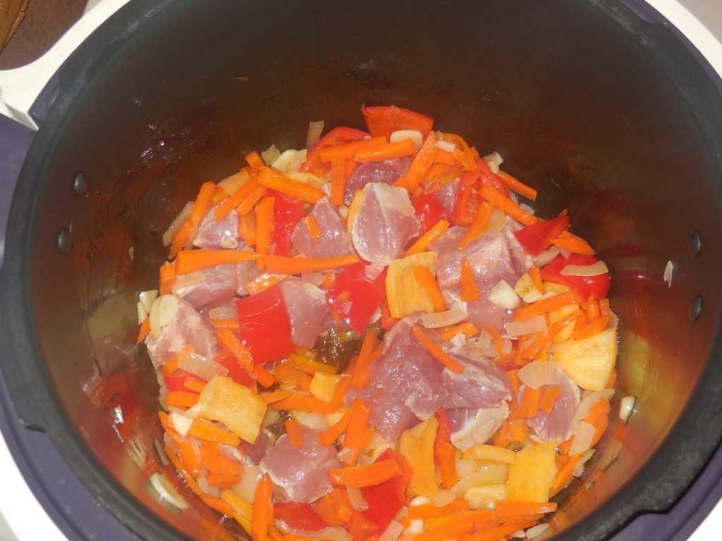 Рагу из свинины в мультиварке с картошкой: пошаговый рецепт с фото