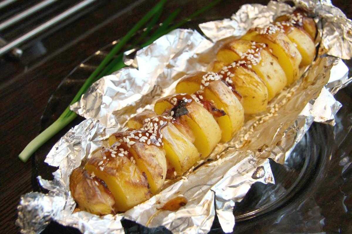 ᐉ картошка на костре – обычная, в фольге с салом (мясом)