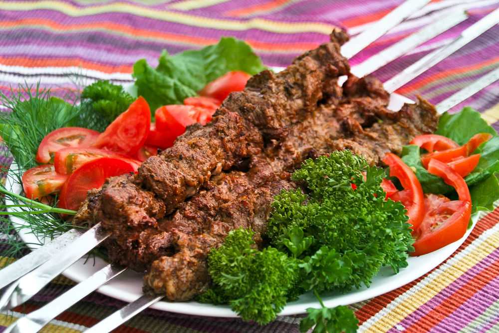 Шашлык из печени - 7 рецептов из говяжьей, свиной, куриной