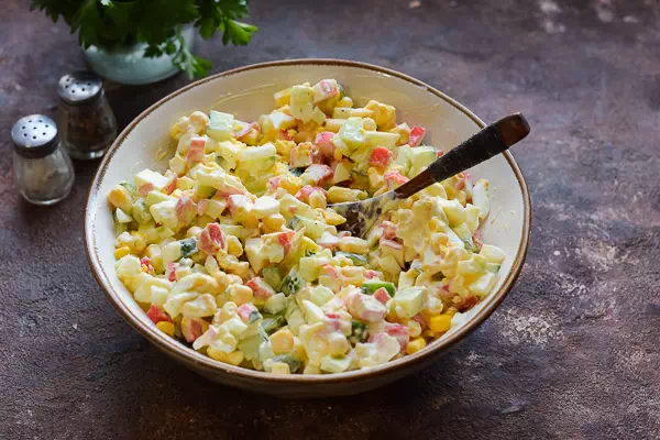 Салат с крабовыми палочками — 16 рецептов очень вкусного салата